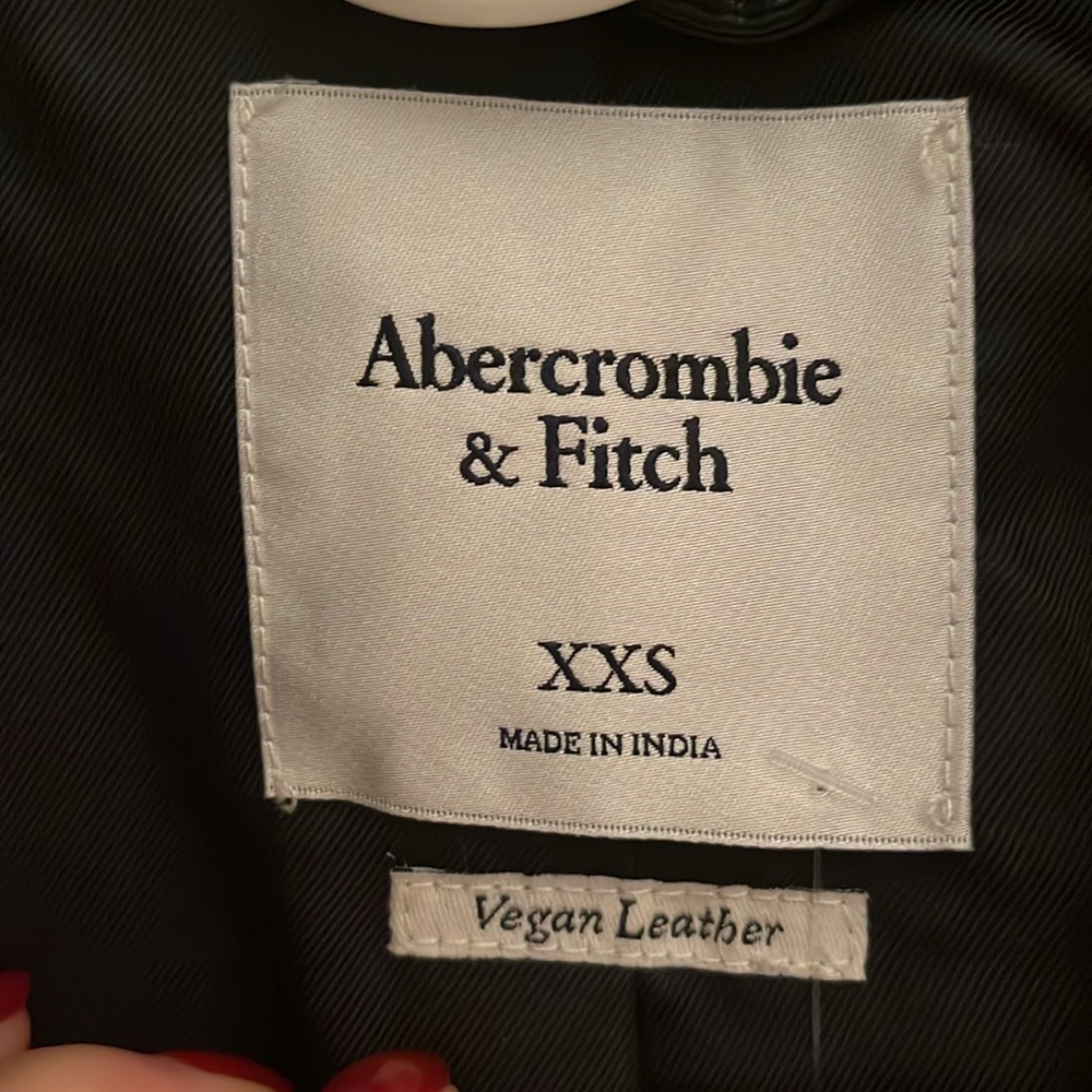 🏴‍☠️Abercrombie & Fitch - Vegan Leather Moto Jacket - XXS NWT! - Picture 3 of 9